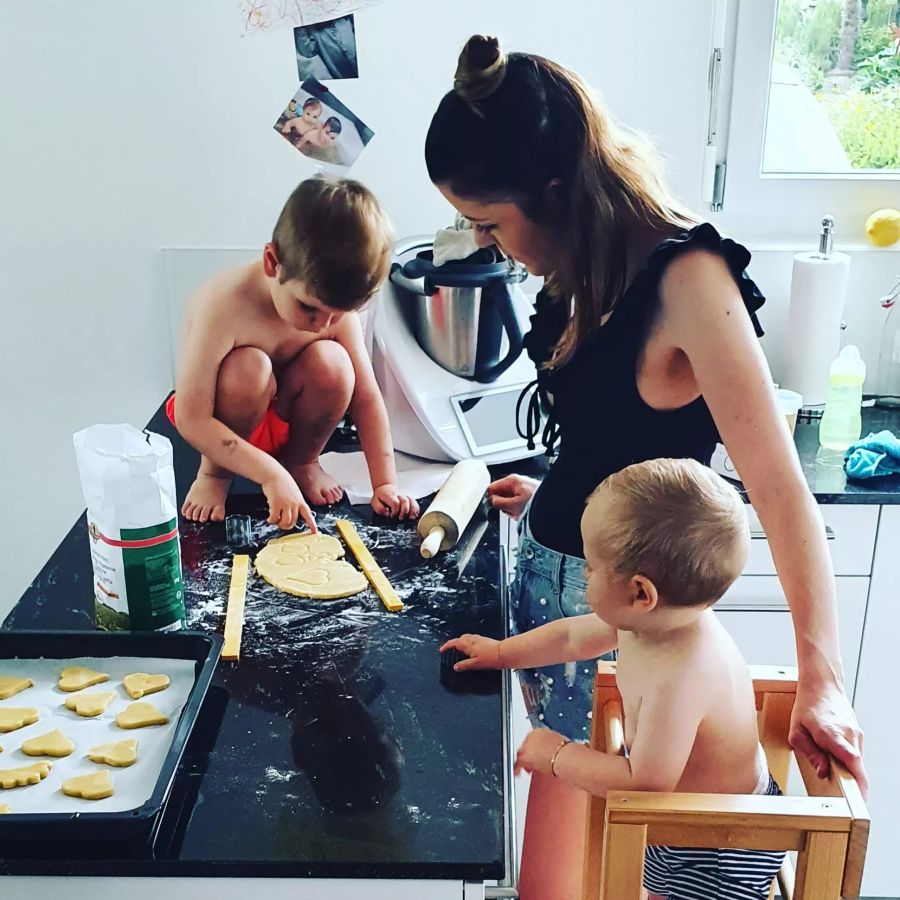 Mutter Kinder Kekse backen