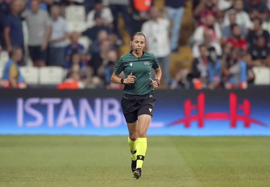 Die Französin wir auch bei der Champions League der Frauen im Einsatz stehen.