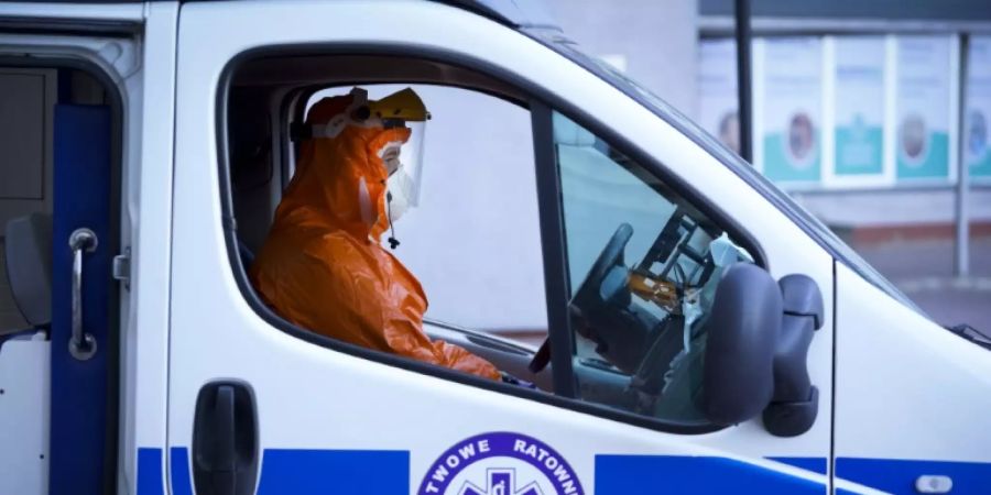 Krankenwagen-Fahrer in Warschau