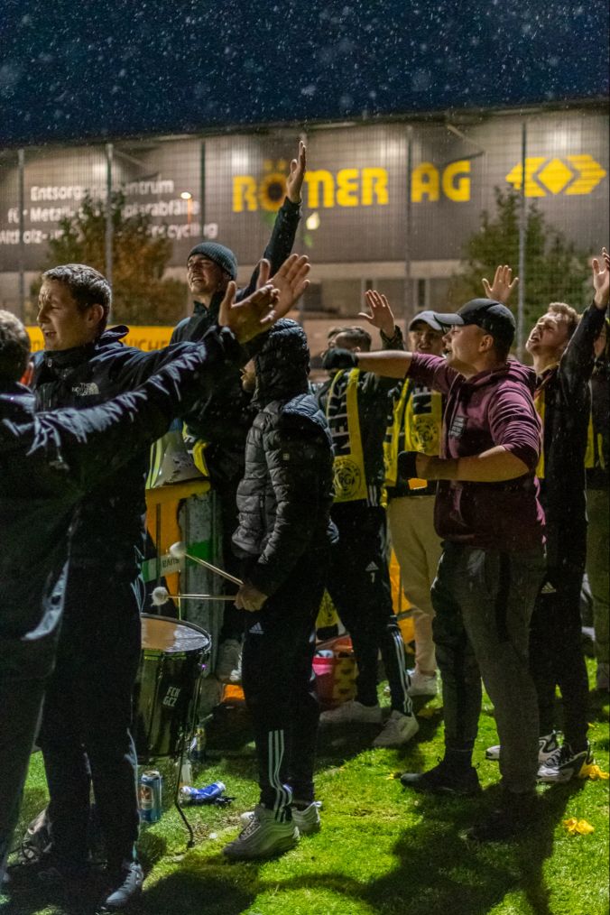 Lautstarke Parolen: Die Fans des FC Gränichen waren über das ganze Feld zu hören.