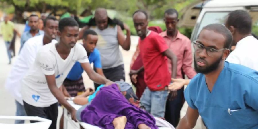 Bei einem grossangelegten Terrorangriff auf ein Hotel in der somalischen Hauptstadt Mogadischu sind mehrere Menschen getötet worden. Foto: Hassan Bashi/XinHua/dpa