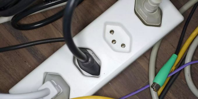 Der Stromverbrauch in der Schweiz ist während des partiellen Lockdown in der Schweiz eingebrochen. (Themenbild)