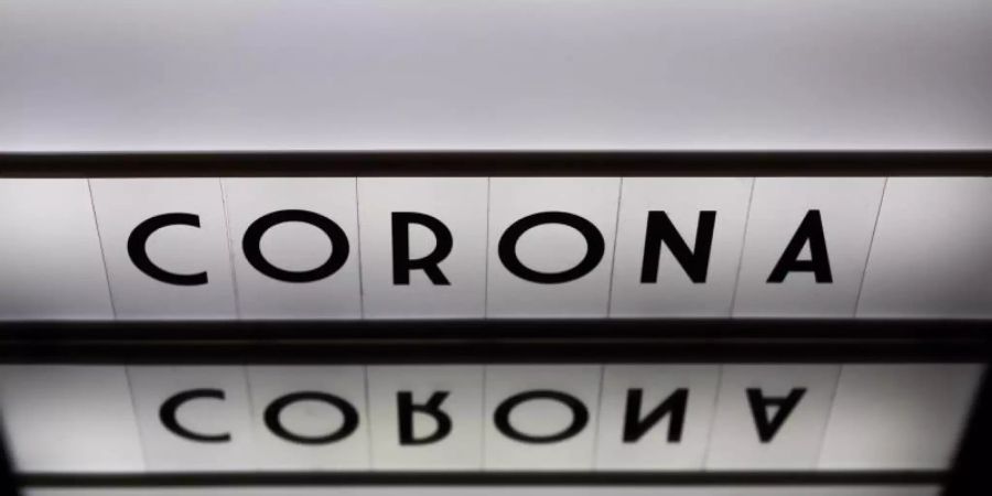 Die Zahl der Todesfälle in Deutschland im Zusammenhang mit einer Corona-Infektion liegt bei knapp 9300. Foto: Robert Michael/dpa-Zentralbild/ZB