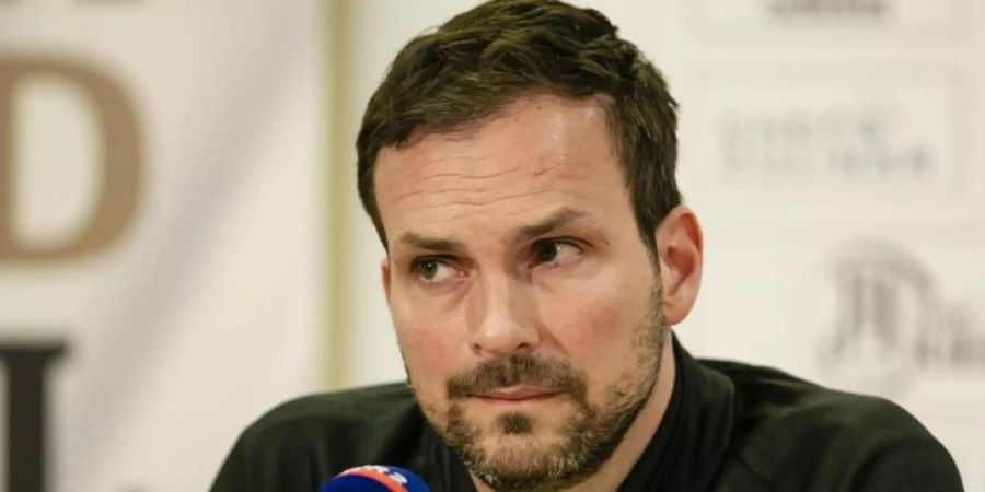 Kiels Sportlicher Leiter Viktor Szilagyi bezeichnet die Absage als alternativlos. Foto: Frank Molter/dpa