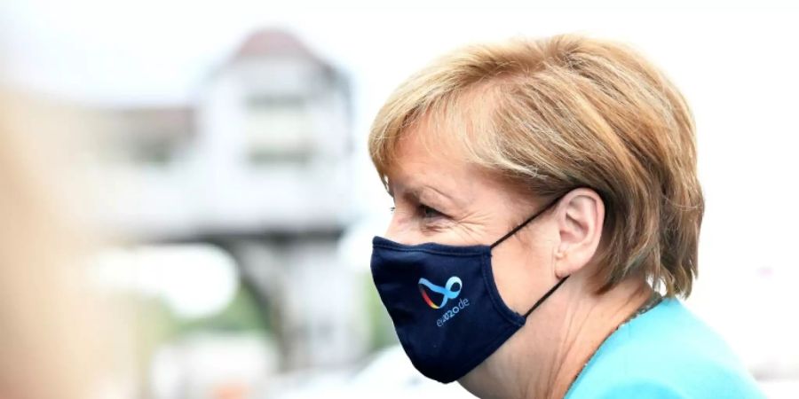 Angela Merkel mit Maske