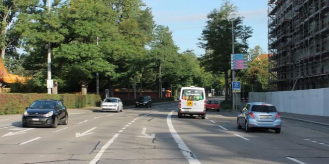 Die Bellerivestrasse ist ein wichtiger Zubringer von der Goldküste in die Stadt Zürich. Bellerivestrasse in Zürich