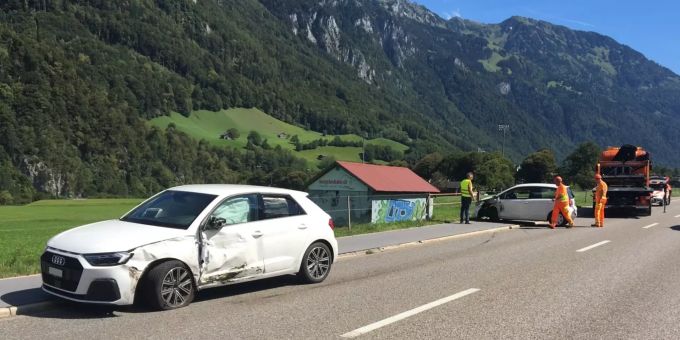 An beiden Fahrzeugen entstand Totalschaden. Verkehrsunfall