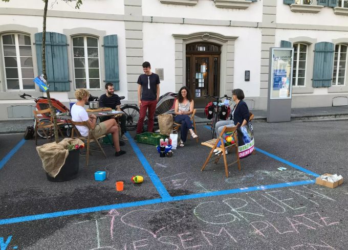 Parking Day 2020 der Grünen vor dem künftigen Lenzburger Rathaus. Grüne Bezirk Lenzburg