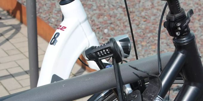 Die Neuenburger Polizei hat in 13 Kantonen eine Diebstahlserie von Motorrädern und E-Bikes aufgedeckt. Zwei Verdächtige sitzen in Untersuchungshaft. (Archivbild) Diebstahlserie von Motorrädern und E-Bikes