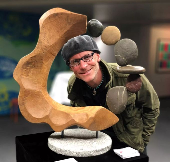 Muk stellt Skulpturen her und malt Bilder. Muk Obere Mühle Dübendorf