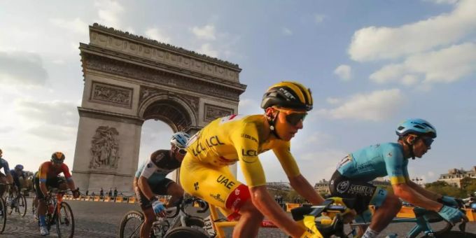 Der Slowene Tadej Pogacar (M) gewann die Tour de France. pogacar