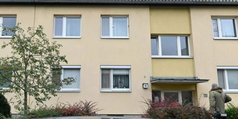 Das Wiener Mehrfamilienhaus, in dem es zu der Tat gekommen sein soll. Foto: Gunther Lichtenhofer/APA/dpa