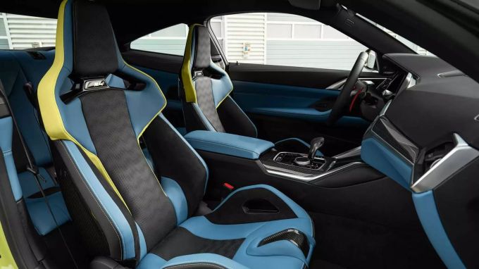 Bunte M Carbon-Sitze sind optional, serienmässig gibt es klassische Sportsitze. 2021 BMW M4 Competition
