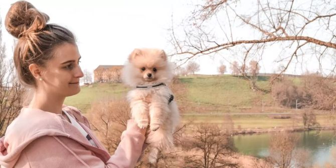 Frau mit Hund