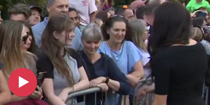 Unangenehm! - Royal-Fan ignoriert Meghan Markle eiskalt