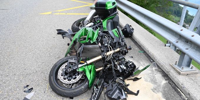 Amden SG: Zusammenstoss zwischen Motorrad und Auto. Amden SG