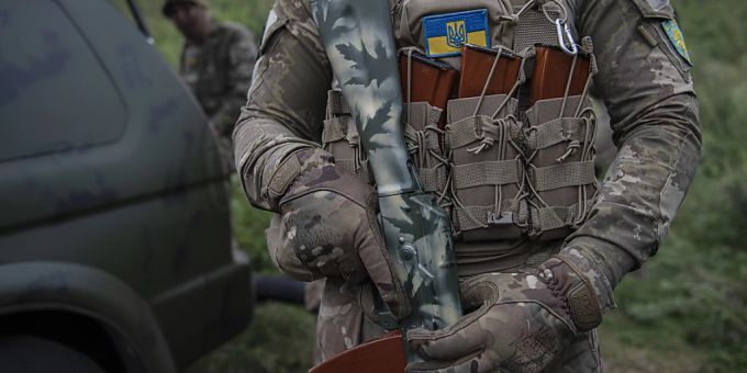Ein freiwilliger Soldat nimmt an einem Training teil. Foto: Andrew Kravchenko/AP/dpa Ein freiwilliger Soldat nimmt an einem Training teil. Foto: Andrew Kravchenko/AP/dpa
