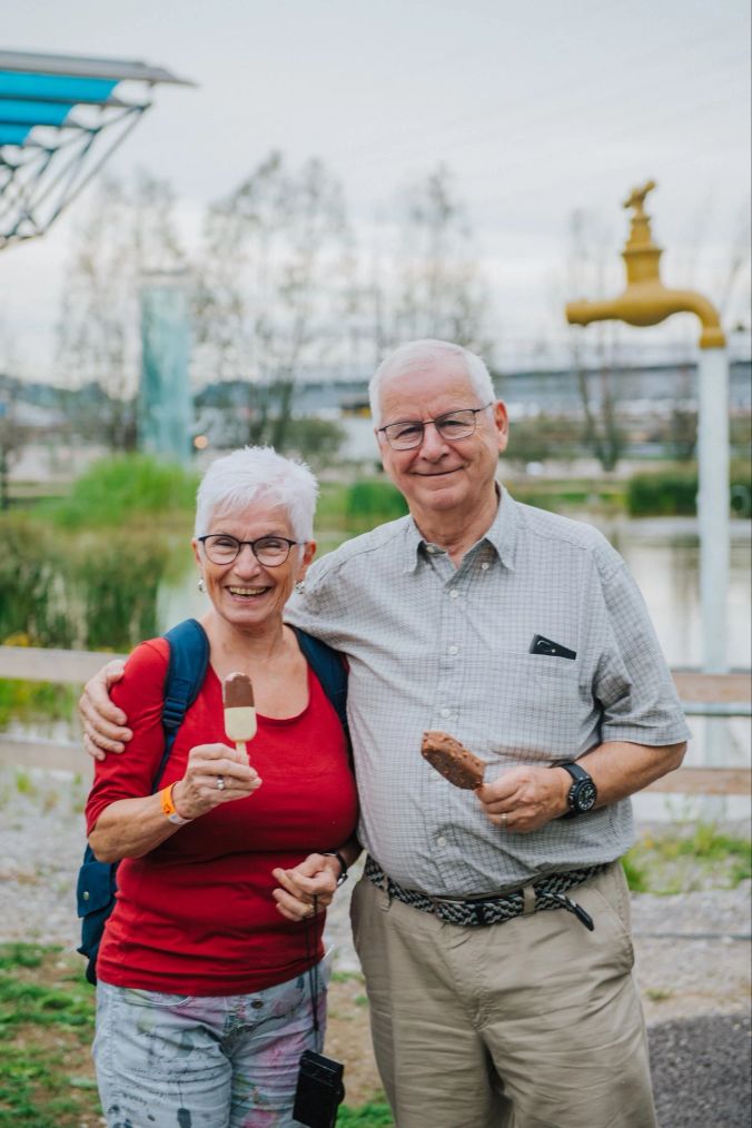 Heidi und Werner aus Winterthur geniessen den Event und die Verpflegung zwischendurch
