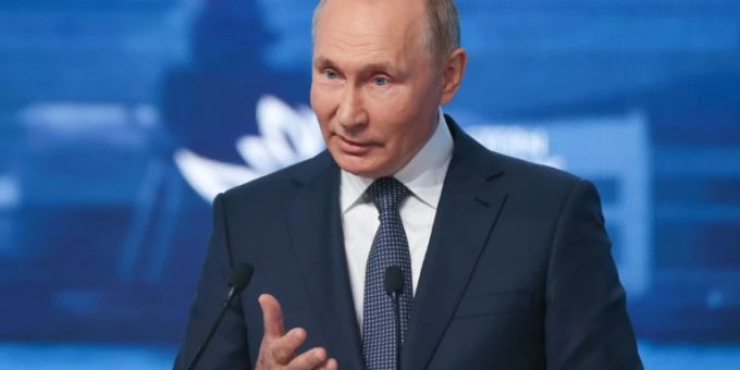 Putin at the Economic Forum in Vladivostok