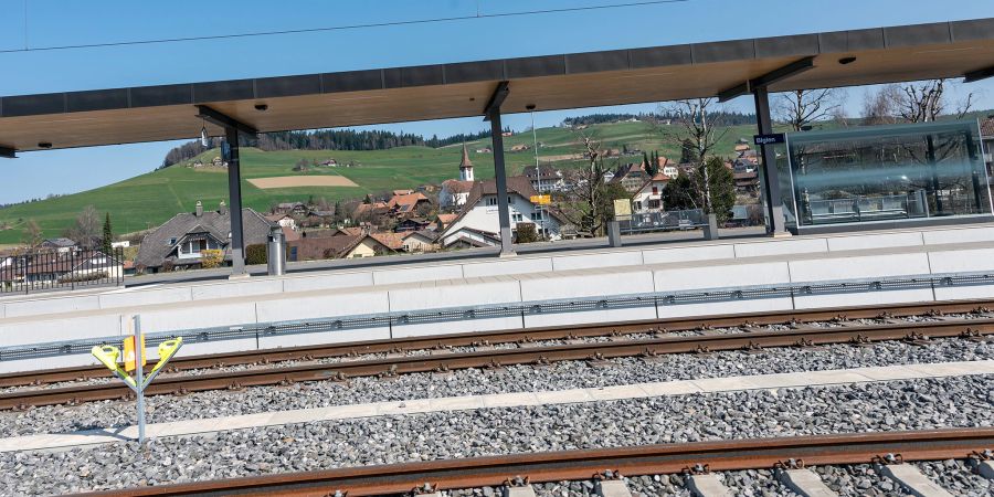 Der BLS Bahnhof Biglen.