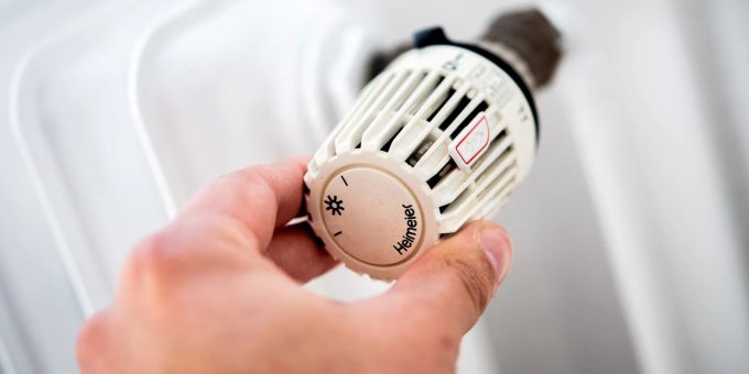 Die IG Metall wanrt vor einer Absenkung der Temperatur unter die Mindestgrenze von 20 Grad bei Büroarbeit. Die IG Metall wanrt vor einer Absenkung der Temperatur unter die Mindestgrenze von 20 Grad bei Büroarbeit.