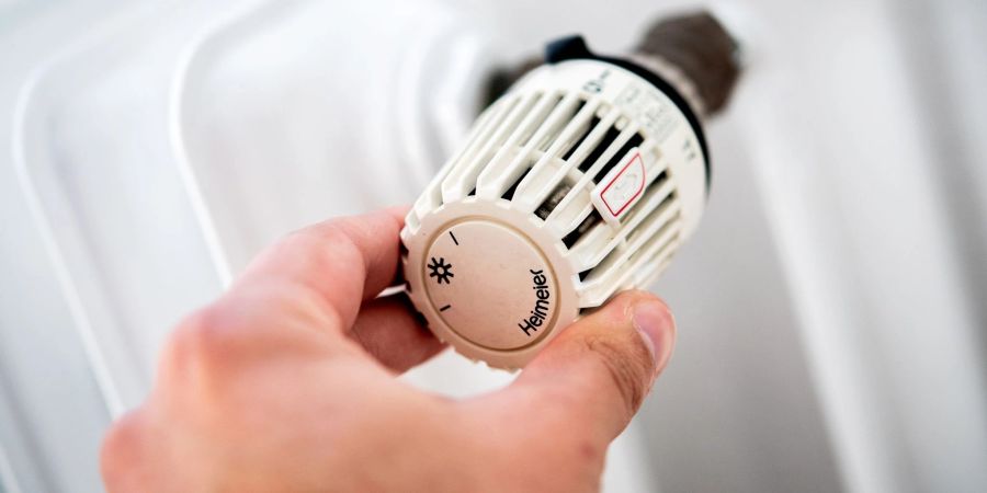 Die IG Metall wanrt vor einer Absenkung der Temperatur unter die Mindestgrenze von 20 Grad bei Büroarbeit.