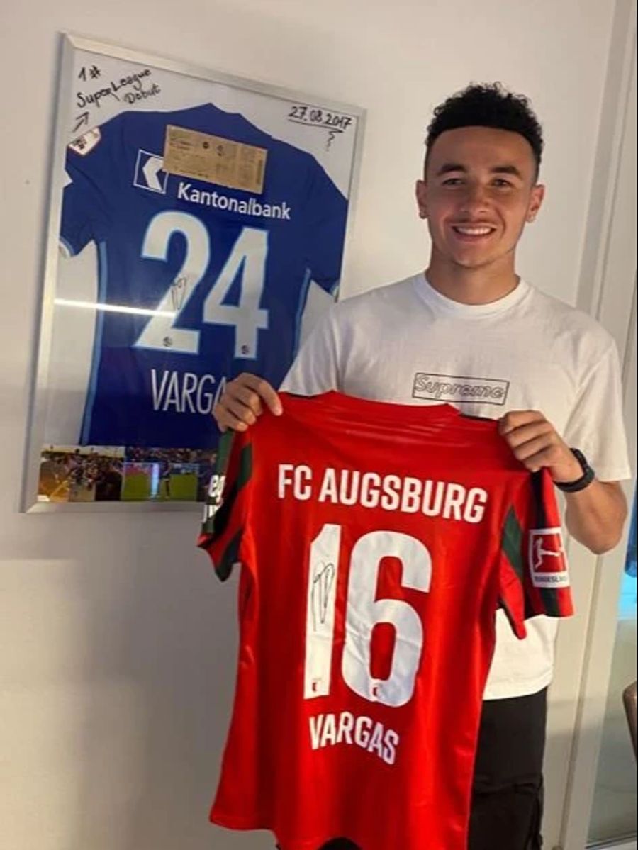 Aus Augsburg gibt es ein Shirt von Ruben Vargas.