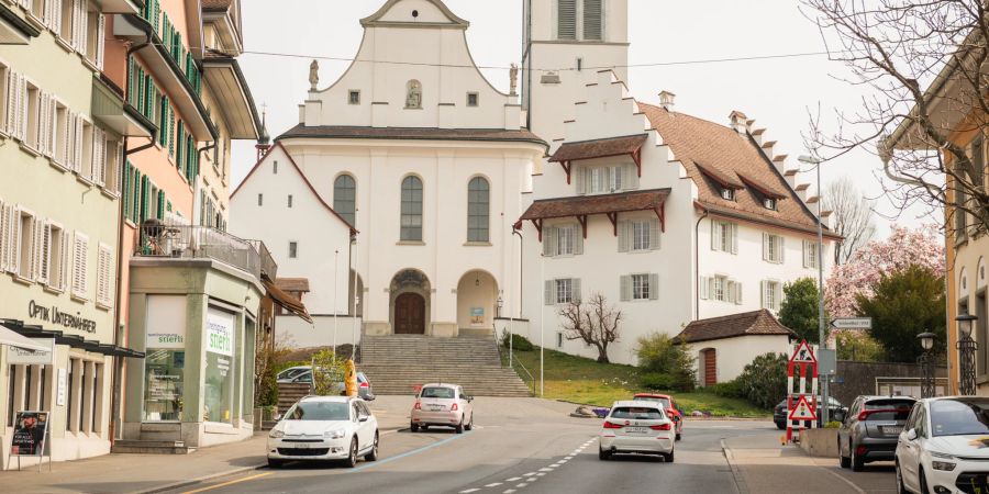 Die Hauptstrasse in der Gemeinde Hochdorf.