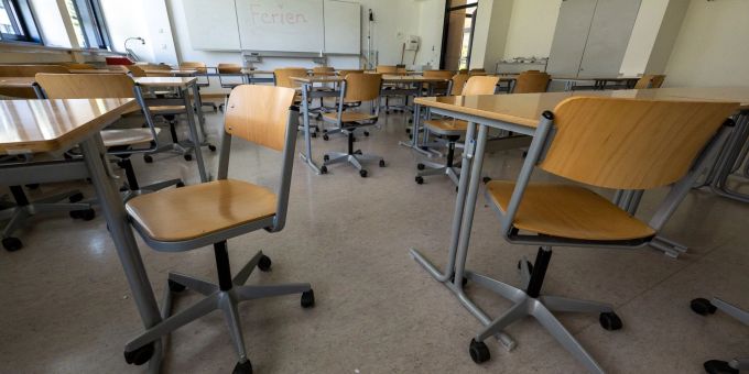 In Deutschland fehlen nach Einschätzung des Deutschen Lehrerverbands zum Schulstart bis zu 40.000 Lehrkräfte. In Deutschland fehlen nach Einschätzung des Deutschen Lehrerverbands zum Schulstart bis zu 40.000 Lehrkräfte.
