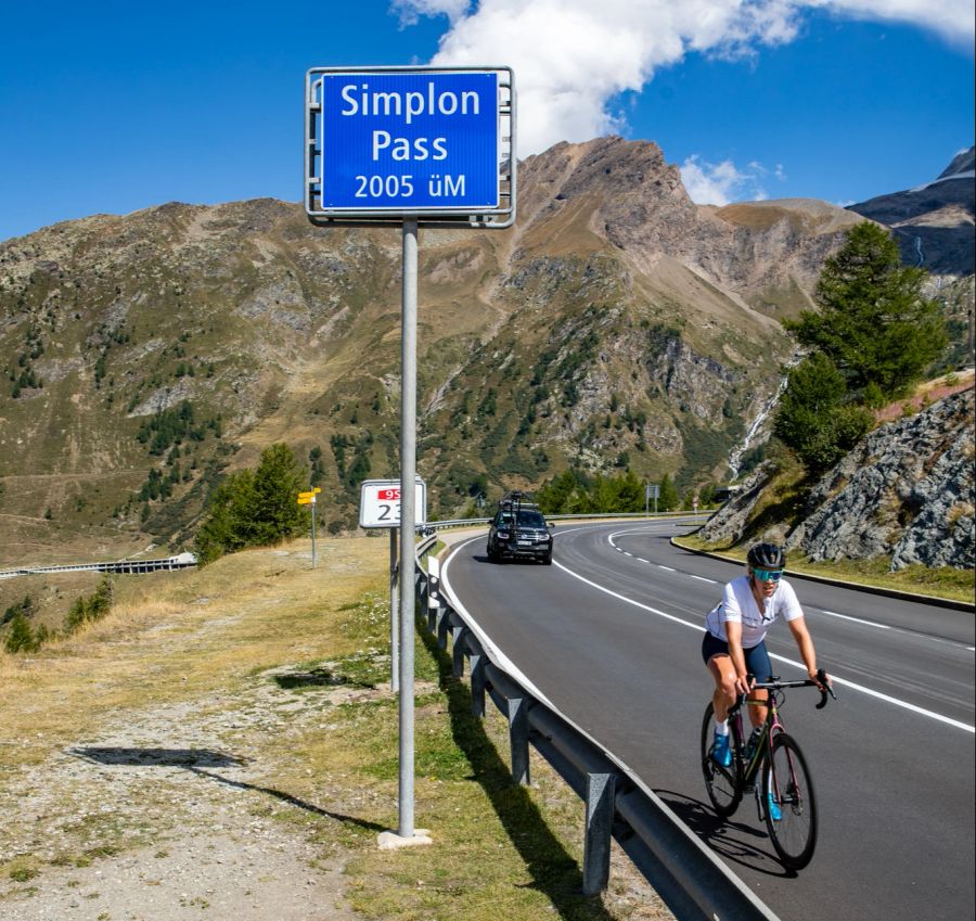 Monika Sattler auf ihrem Velo