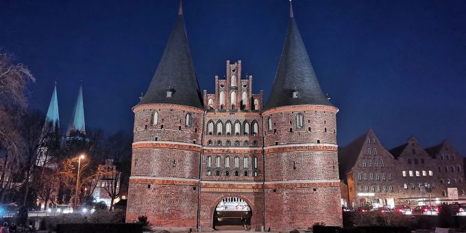 Das Lübecker Holstentor wird nicht mehr angestrahlt. Das Lübecker Holstentor wird nicht mehr angestrahlt.