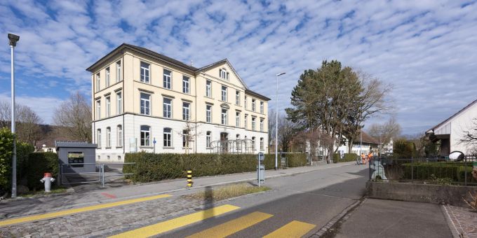 Die Schule Dorf und Primarschulhaus in Windisch. Die Schule Dorf und Primarschulhaus in Windisch.