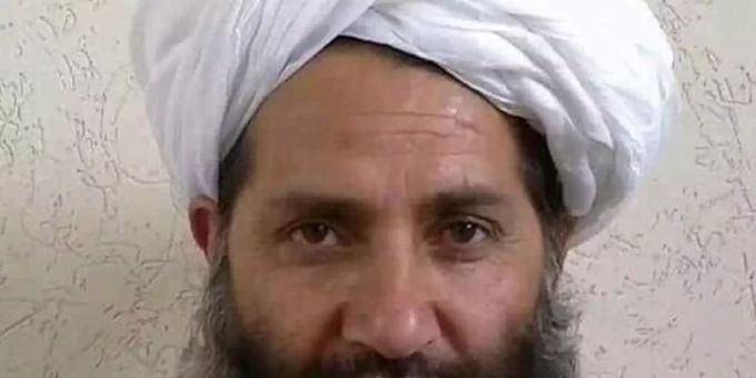 Das undatierte Foto soll Taliban-Chef Achundsada zeigen. taliban