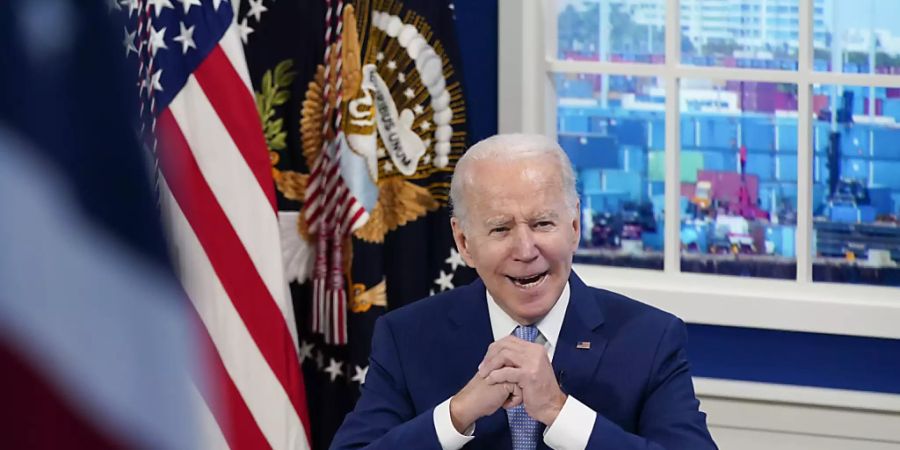 Joe Biden, Präsident der USA, spricht während eines Treffens mit seiner Arbeitsgruppe über Lieferkettenprobleme im South Court Auditorium auf dem Campus des Weissen Hauses. Foto: Patrick Semansky/AP/dpa