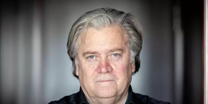 Steve Bannon, ehemaliger Berater des US-Präsidenten, am Rande eines Interviews mit der Deutschen Presse-Agentur. (Archivbild). Foto: Kay Nietfeld/dpa Steve Bannon, ehemaliger Berater des US-Präsidenten, am Rande eines Interviews mit der Deutschen Presse-Agentur. (Archivbild). Foto: Kay Nietfeld/dpa