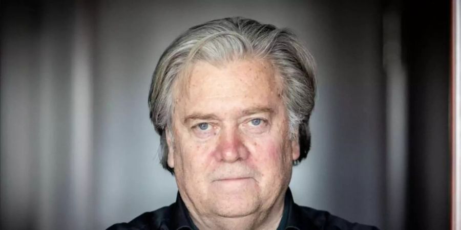Steve Bannon, ehemaliger Berater des US-Präsidenten, am Rande eines Interviews mit der Deutschen Presse-Agentur. (Archivbild). Foto: Kay Nietfeld/dpa
