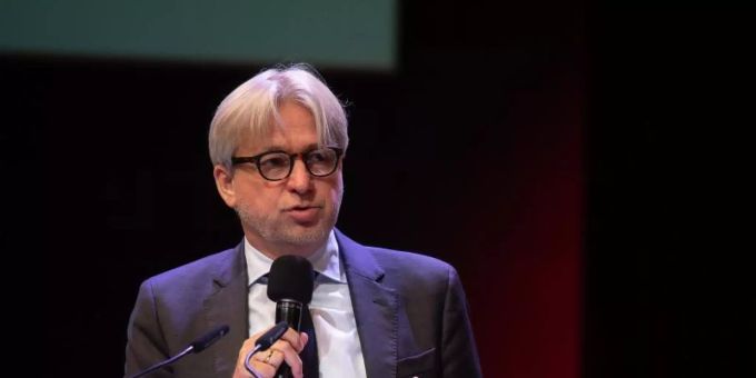 Juergen Boos, Direktor der Frankfurter Buchmesse, freut sich auf die spanische Kultur und Literatur des Gastlandes 2022. Foto: Sebastian Gollnow/dpa Juergen Boos, Direktor der Frankfurter Buchmesse, freut sich auf die spanische Kultur und Literatur des Gastlandes 2022. Foto: Sebastian Gollnow/dpa