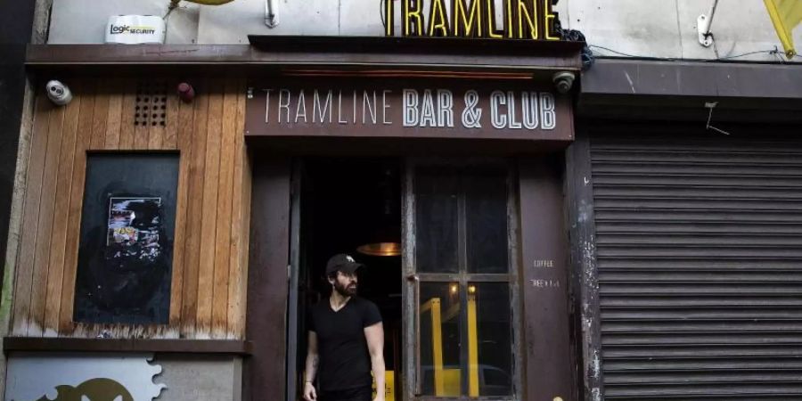 Erst im Oktober bereitete sich die Gastronomie in Irland auf eine Wiedereröffnung vor, jetzt verschärft das Land die Regeln wieder, wegen Omikron. (Archivbild). Foto: Brian Lawless/PA Wire/dpa