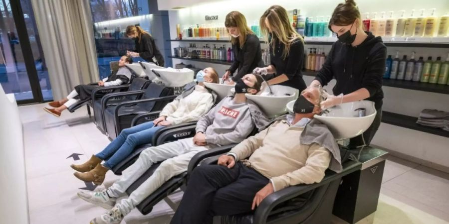 Friseurbetrieb in Amsterdam im November 2021