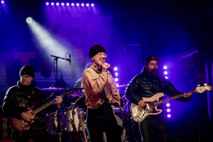 Stefanie Heinzmann bei ihrem Auftritt während der Coronavirus Impfwoche in Lausanne. stephanie heinzmann impfwoche coronavirus