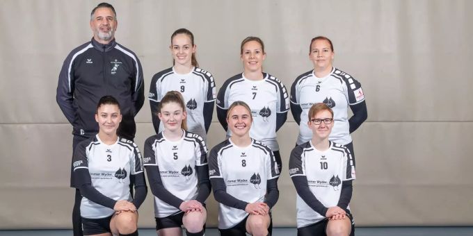 Die Faustballerinnen des STV Oberentfelden spielen in diesem Jahr in der Nationalliga B Die Faustballerinnen des STV Oberentfelden