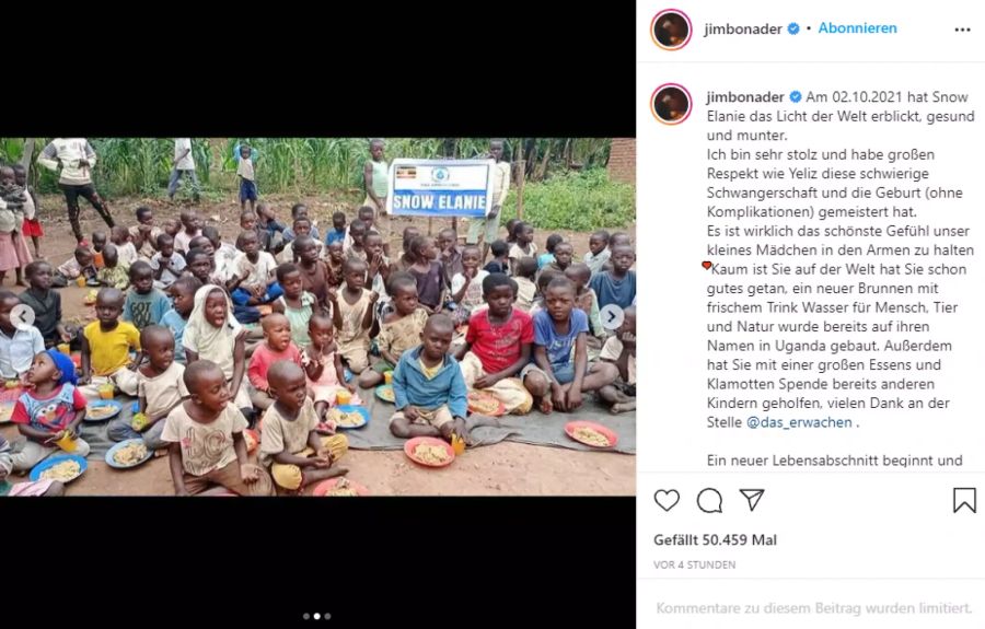 In einer Sammelaktion wurden Kleider für Kinder in Uganda gespendet.