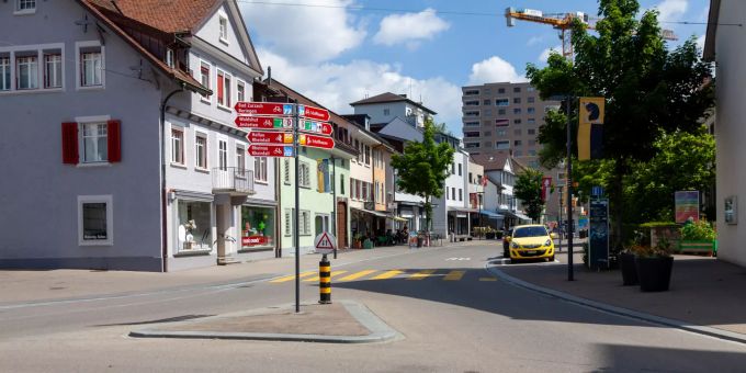 Dorfmitte Neuhausen am Rehinfall. Dorfmitte Neuhausen am Rehinfall.