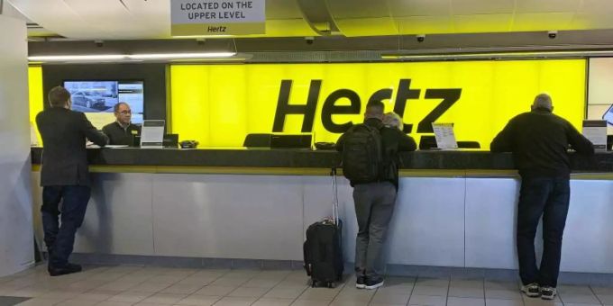 Der US-Autovermieter Hertz steckt mit einer Grossbestellung bei Tesla Milliarden in den Ausbau seiner Elektro-Autoflotte. Foto: -/kyodo/dpa Der US-Autovermieter Hertz steckt mit einer Grossbestellung bei Tesla Milliarden in den Ausbau seiner Elektro-Autoflotte. Foto: -/kyodo/dpa