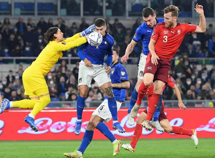 Goalie Yann Sommer greift beim 1:1 daneben.