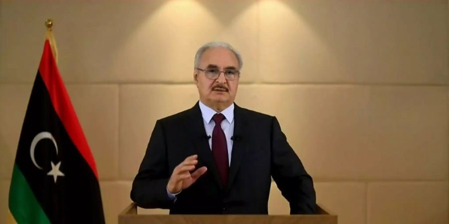 General Chalifa Haftar bei der Anmeldung seiner Kandidatur