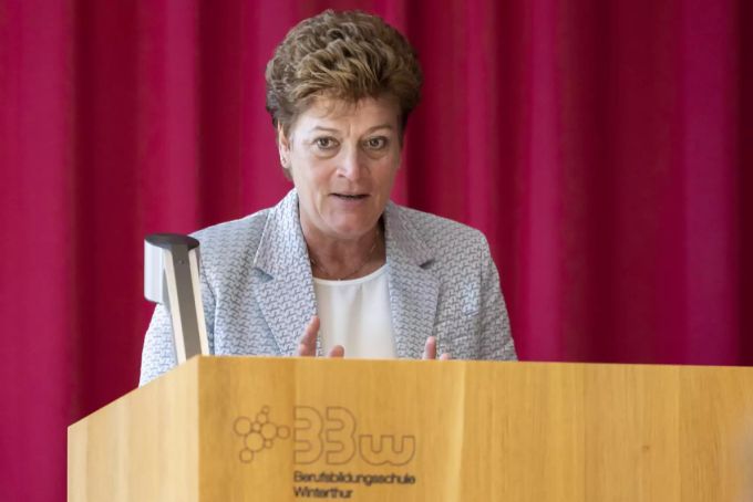 Silvia Steiner, Bildungsdirektorin Kanton Zürich, spricht anlässlich des Besuchs der Berufsbildungsschule Winterthur (BBW), am Montag, 23. August 2021, in Winterthur. Silvia Steiner Kanton Zürich