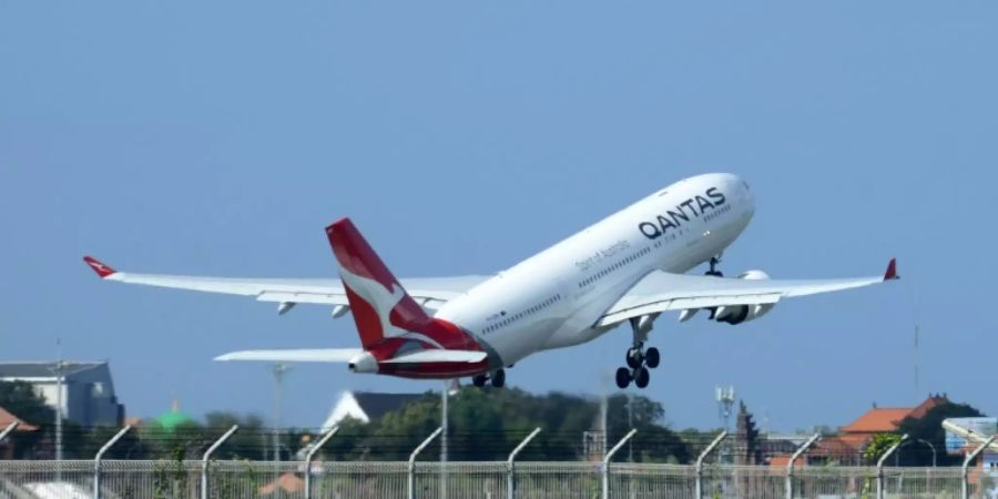 qantas tickets