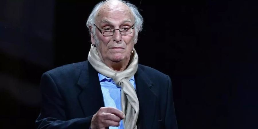 Der spanische Filmregisseur Carlos Saura bei der Verleihung des 30. Europäischen Filmpreises 2017. Foto: Tobias Schwarz/AFP-POOL/dpa