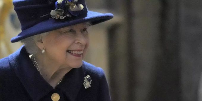 Queen Elizabeth schaut gerne mit ihrer Kollegin TV. Queen Elizabeth